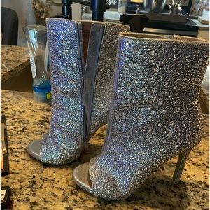 Steve Madden Dispute-R Rhinestone Peep Toe Embellished Booties SZ 7.5